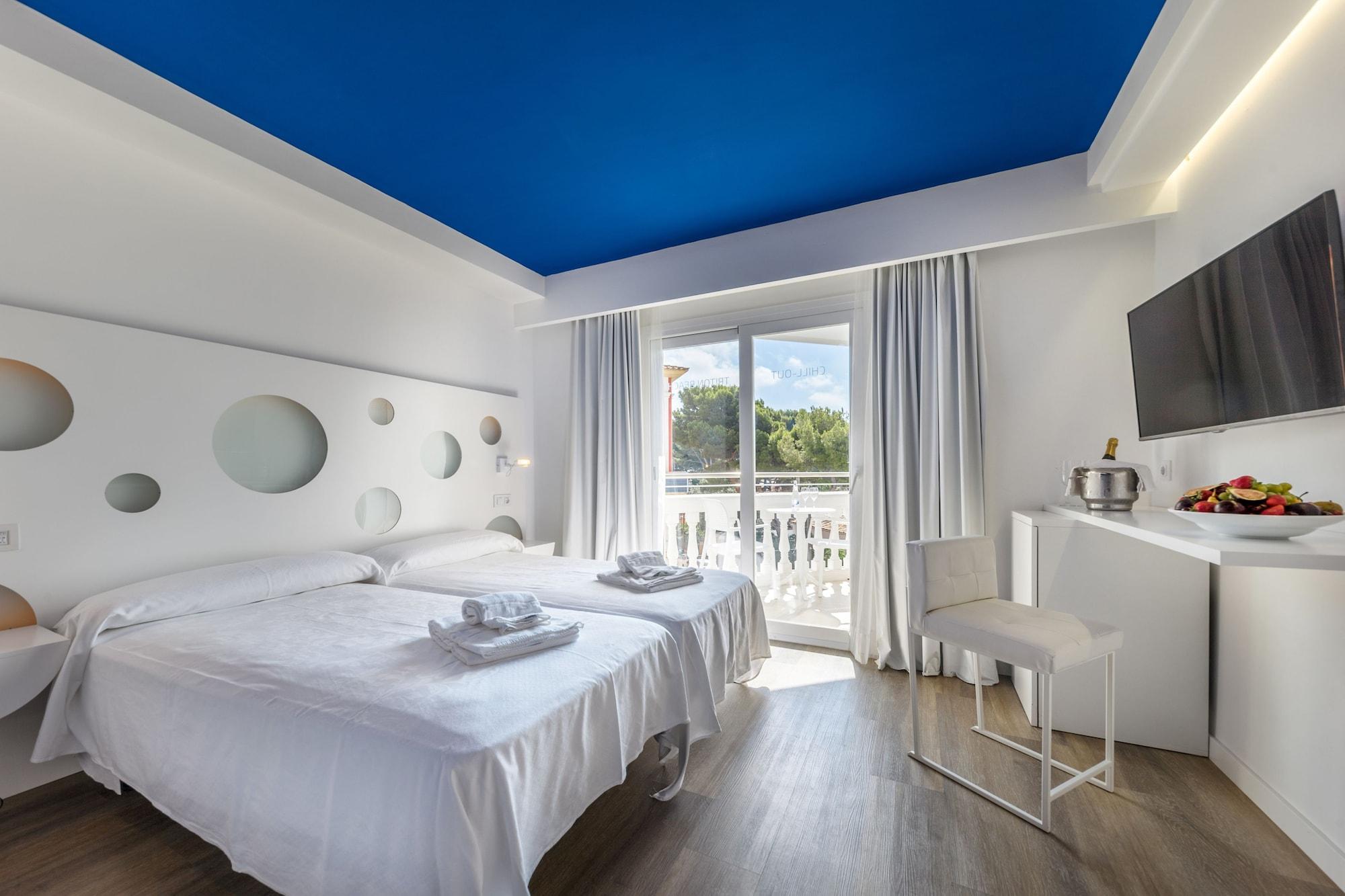 Welikehotel Triton Beach (Adults Only) Cala Ratjada  Exterior photo