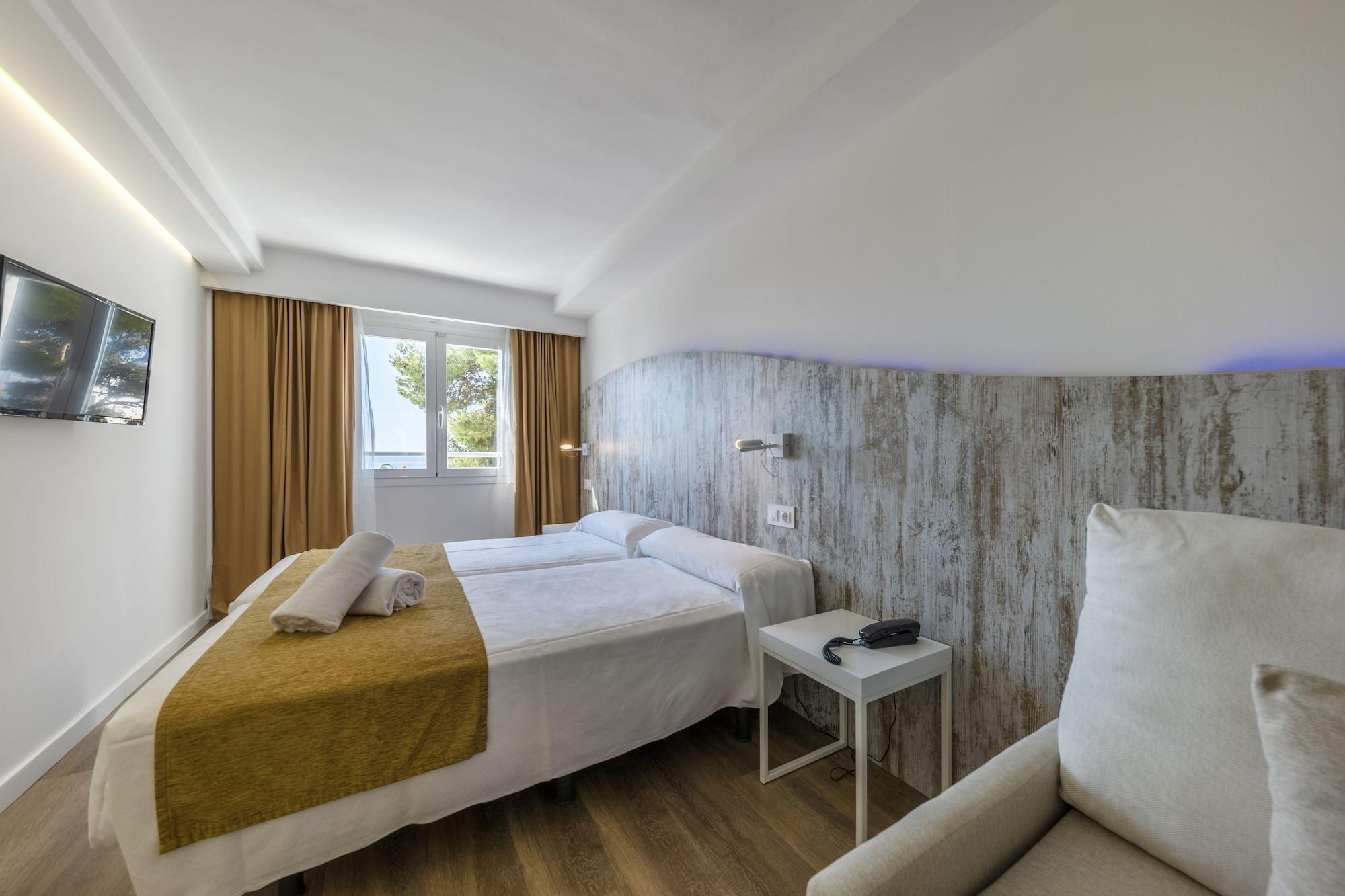 Welikehotel Triton Beach (Adults Only) Cala Ratjada  Exterior photo